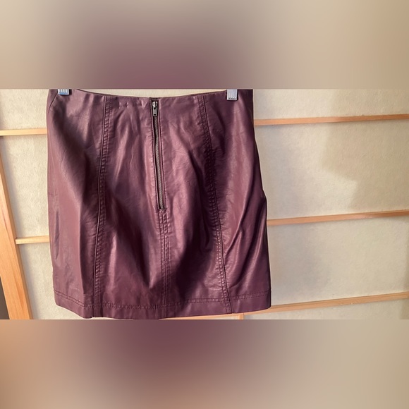Free People Vegan Mini Skirt femme wine Sz 4 - Picture 8 of 9